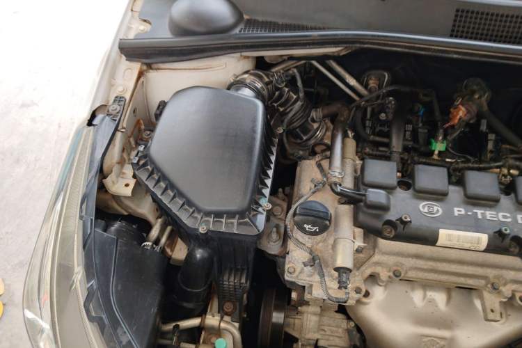 Used Baojun 310W 2017 1.5L Manual Fashion Model China V Engine Bay Right