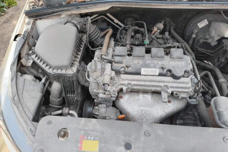 Used Baojun 310W 2017 1.5L Manual Fashion Model China V Engine Bay Right