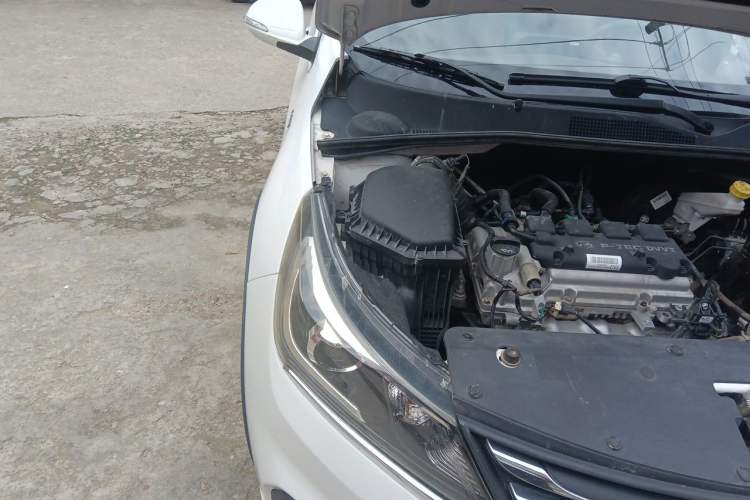 Used Baojun 310W 2017 1.5L Manual Fashion Model China V Engine Bay Right