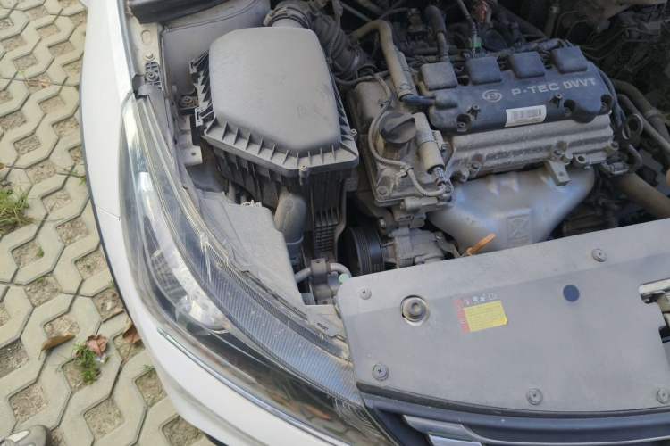 Used Baojun 310W 2017 1.5L Manual Fashion Model China V Engine Bay Right