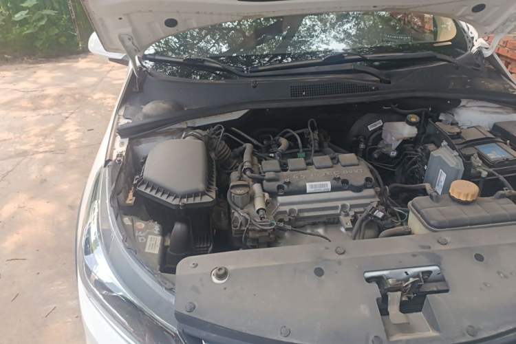 Used Baojun 310W 2017 1.5L Manual Comfort Version China VI Emission Standard Engine Bay Right