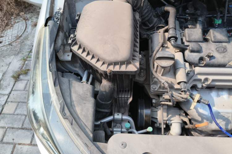 Used Baojun 310W 2017 1.5L Manual Comfort Version China VI Emission Standard Engine Bay Right
