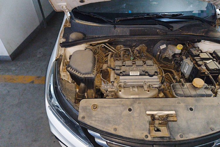 Used Baojun 310W 2017 1.5L Manual Fashion Model China V Engine Bay Right