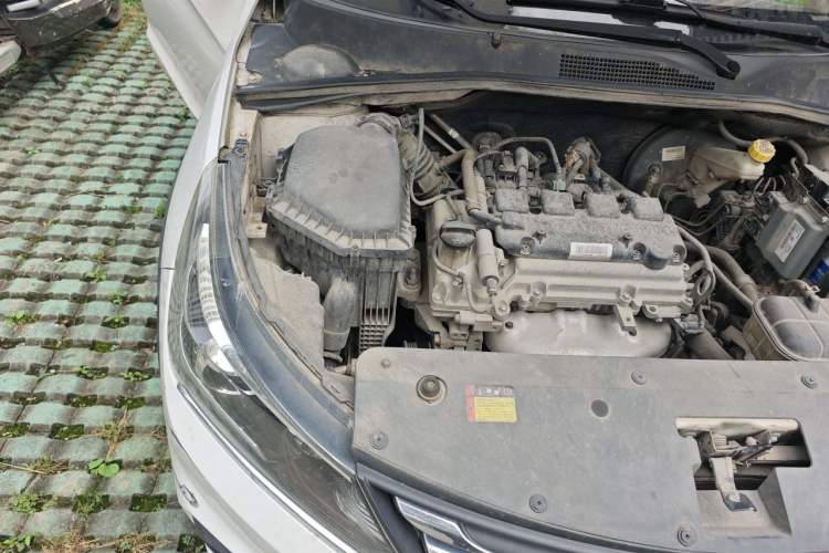 Used Baojun 310W 2017 1.5L Manual Fashion Model China V Engine Bay Right