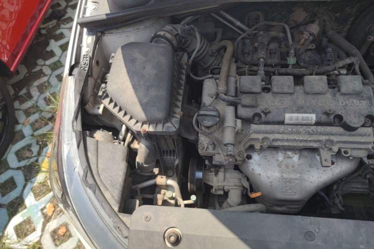 Used Baojun 310W 2017 1.5L Manual Fashion Model China V Engine Bay Right
