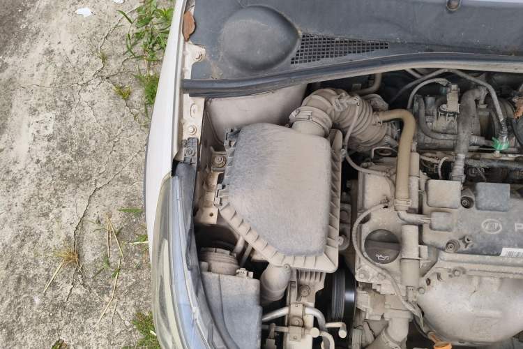 Used Baojun 310W 2017 1.5L Manual Fashion Model China V Engine Bay Right