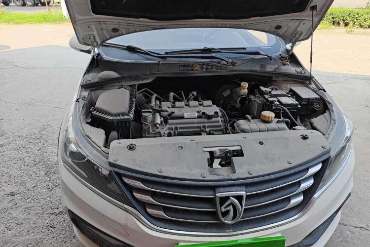 Used Baojun 310W 2017 1.5L Manual Comfort Version China VI Emission Standard Engine Bay Right