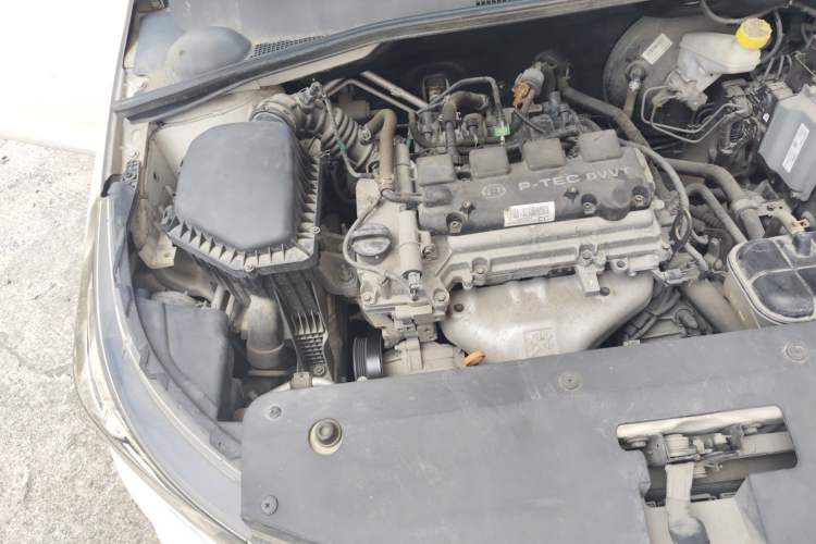 Used Baojun 310W 2017 1.5L Manual Fashion Model China V Engine Bay Right