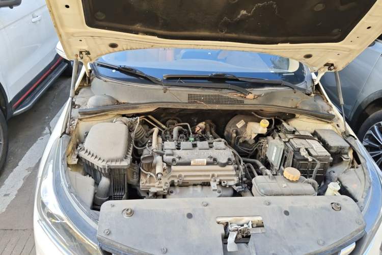 Used Baojun 310W 2017 1.5L Manual Fashion Model China V Engine Bay Right