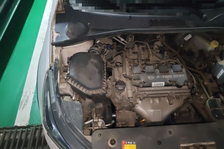 Used Baojun 310W 2017 1.5L Manual Fashion Model China V Engine Bay Right