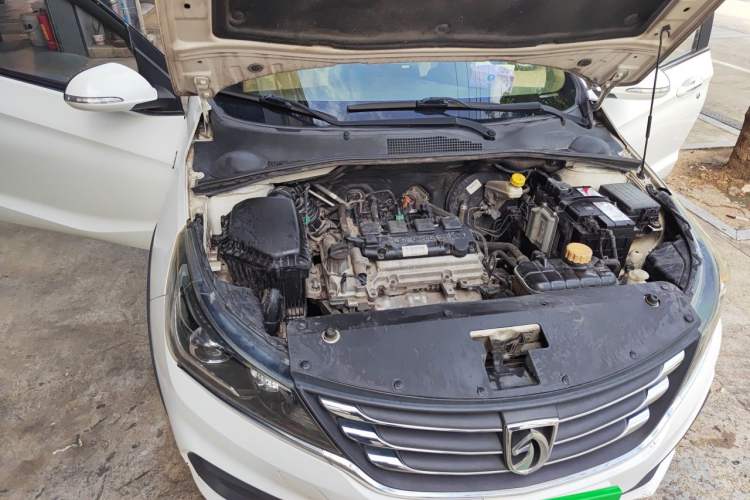 Used Baojun 310W 2017 1.5L Manual Fashion Model China V Engine Bay Right