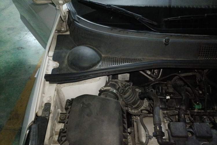 Used Baojun 310W 2017 1.5L Manual Fashion Edition China VI Engine Bay Right
