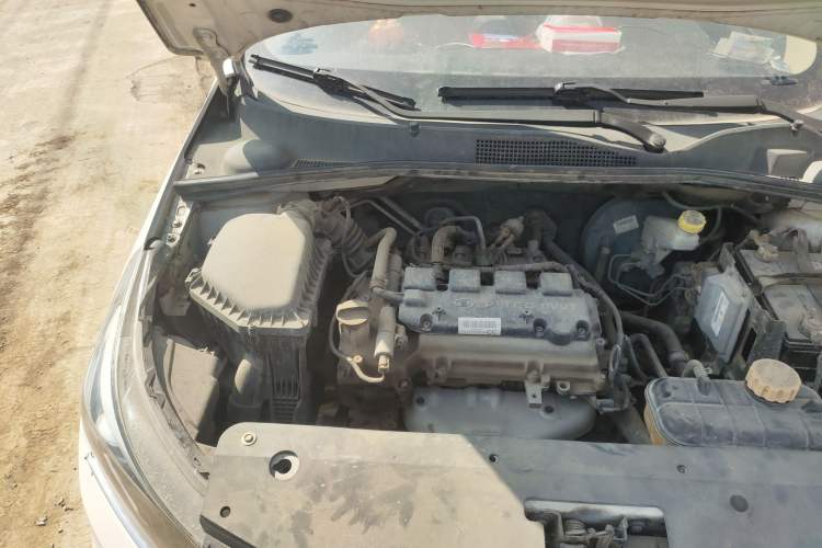 Used Baojun 310W 2017 1.5L Manual Fashion Model China V Engine Bay Right