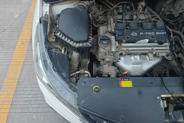 Used Baojun 310W 2017 1.5L Manual Fashion Model China V Engine Bay Right
