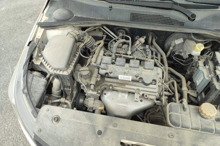 Used Baojun 310W 2017 1.5L Manual Fashion Model China V Engine Bay Right