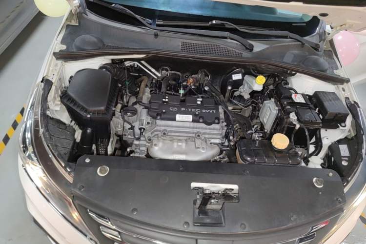 Used Baojun 310W 2017 1.5L Manual Comfort Version China V Engine Bay