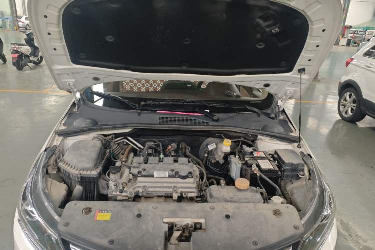 Used Baojun 310W 2017 1.5L Manual Fashion Model China V Engine Bay