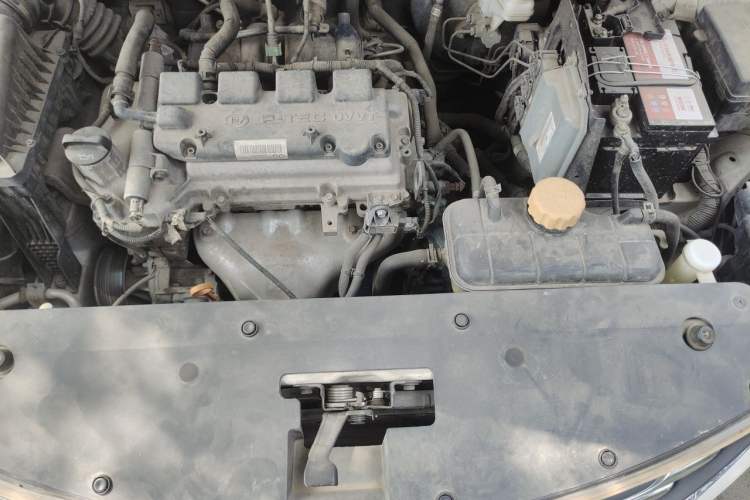 Used Baojun 310W 2017 1.5L Manual Fashion Edition China VI Engine Bay
