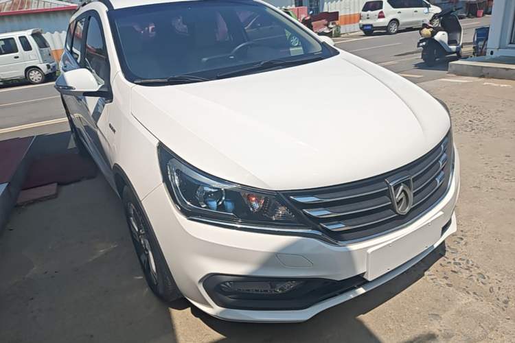 Used Baojun 310W 2017 1.5L Manual Luxury Edition China V Exterior 1
