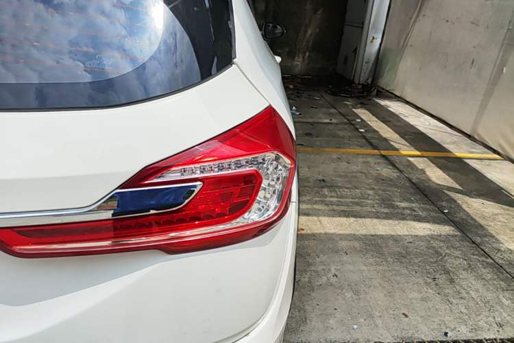 Used Baojun 310W 2017 1.5L Manual Fashion Model China V Exterior 1