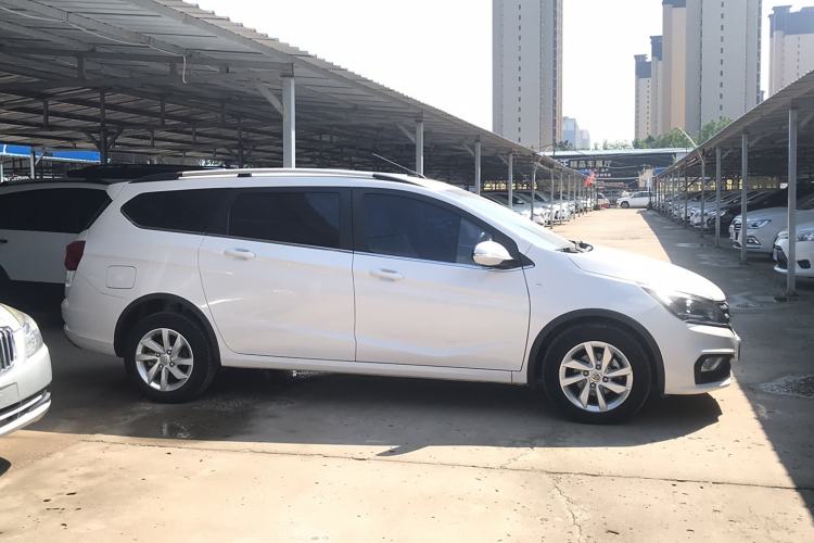 Used Baojun 310W 2017 1.5L Manual Fashion Model China V Exterior 1