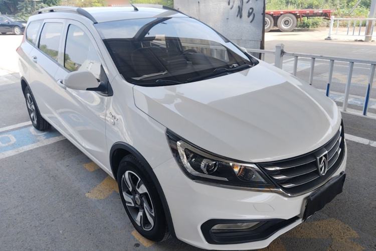 Used Baojun 310W 2017 1.5L Manual Comfort Version China VI Emission Standard Exterior 1