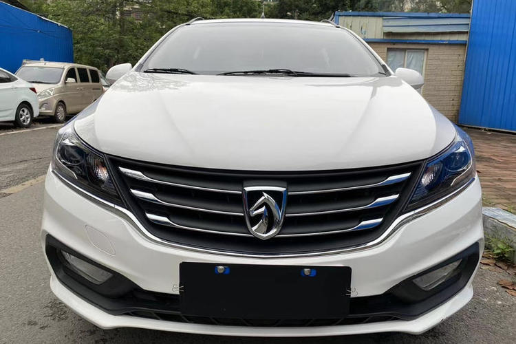 Used Baojun 310W 2017 1.5L Manual Comfort Version China VI Emission Standard Exterior 1