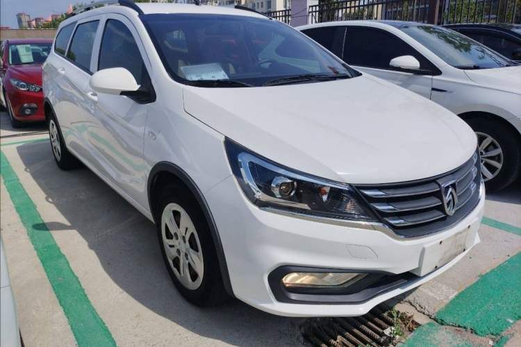Used Baojun 310W 2017 1.5L Manual Comfort Version China VI Emission Standard Exterior 2