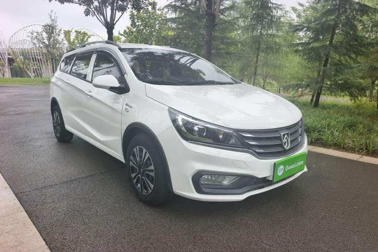 Used Baojun 310W 2017 1.5L Manual Comfort Version China VI Emission Standard Exterior 2