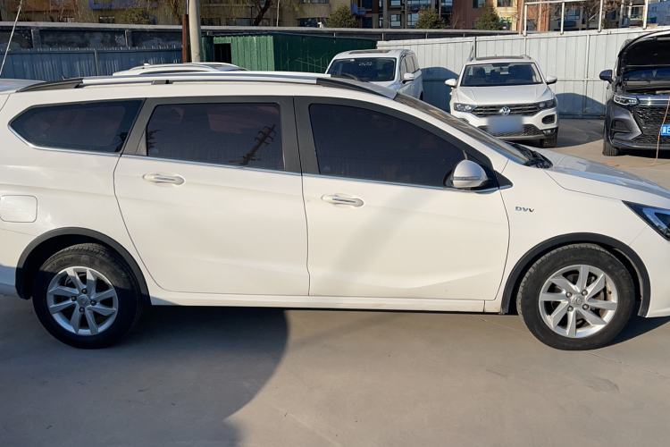 Used Baojun 310W 2017 1.5L Manual Fashion Model China V Exterior 2