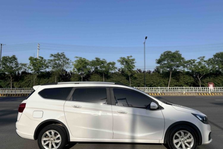 Used Baojun 310W 2017 1.5L Manual Fashion Model China V Exterior 2