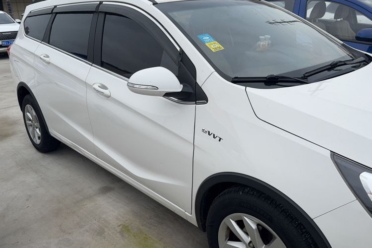 Used Baojun 310W 2017 1.5L Manual Fashion Model China V Exterior 2