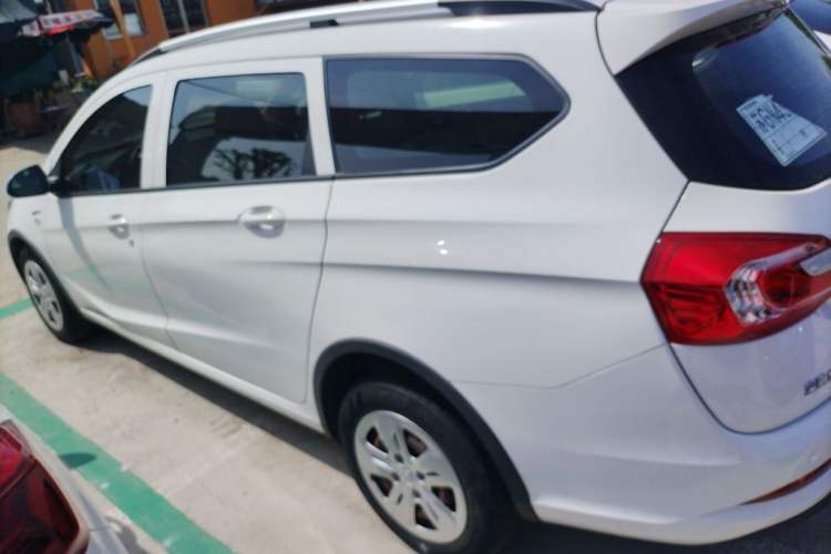 Used Baojun 310W 2017 1.5L Manual Comfort Version China VI Emission Standard Exterior 3