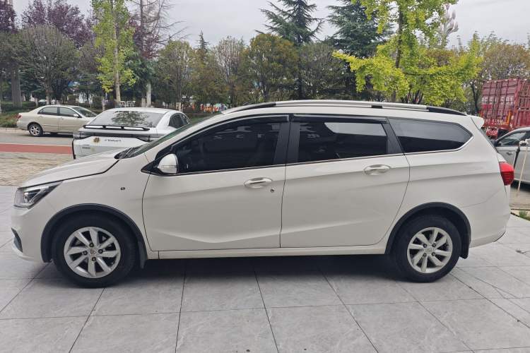 Used Baojun 310W 2017 1.5L Manual Fashion Model China V Exterior 3