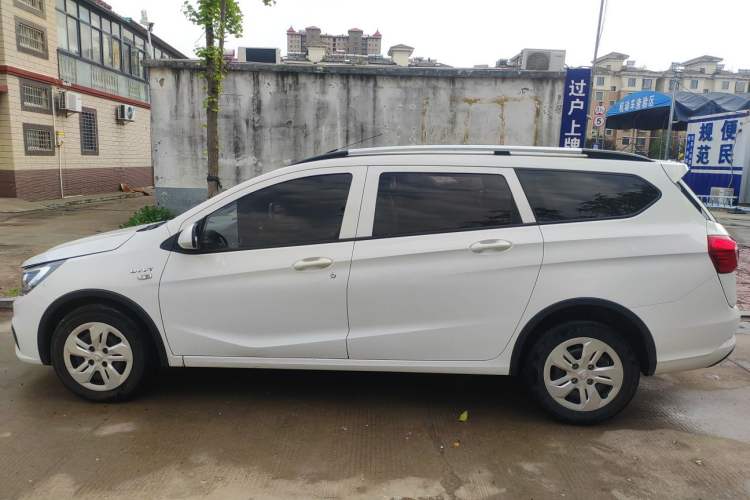 Used Baojun 310W 2017 1.5L Manual Comfort Version China V Exterior 3