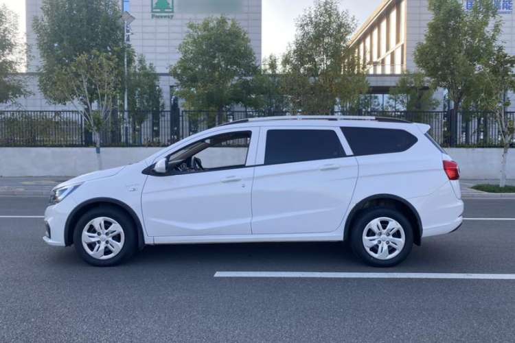 Used Baojun 310W 2017 1.5L Manual Comfort Version China VI Emission Standard Exterior 3