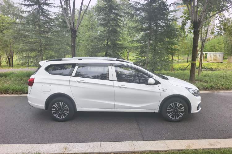 Used Baojun 310W 2017 1.5L Manual Comfort Version China VI Emission Standard Exterior 3