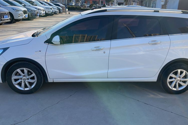 Used Baojun 310W 2017 1.5L Manual Fashion Model China V Exterior 3