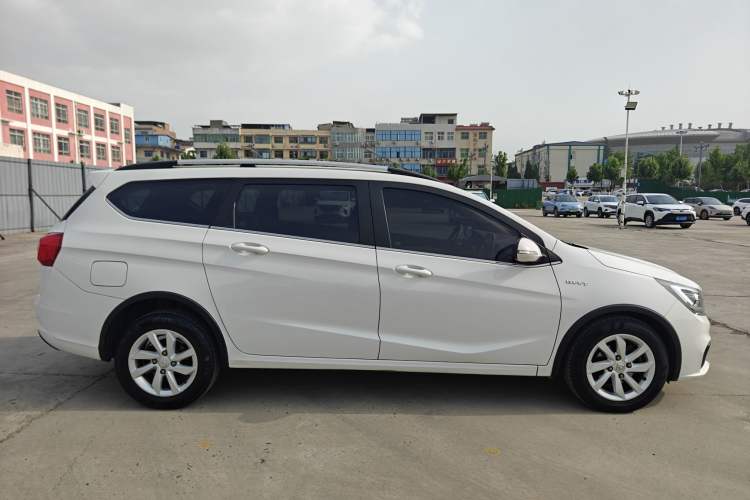 Used Baojun 310W 2017 1.5L Manual Fashion Edition China VI Exterior 3