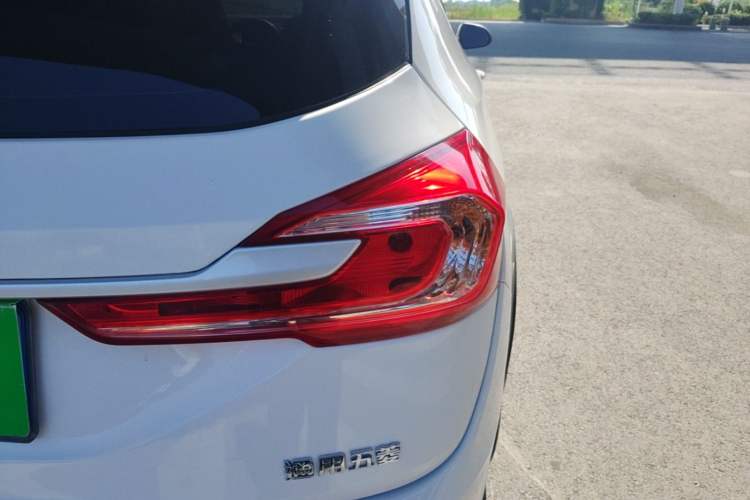 Used Baojun 310W 2017 1.5L Manual Comfort Version China V Exterior 3