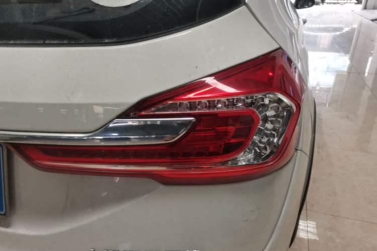Used Baojun 310W 2017 1.5L Manual Fashion Edition China VI Exterior 3