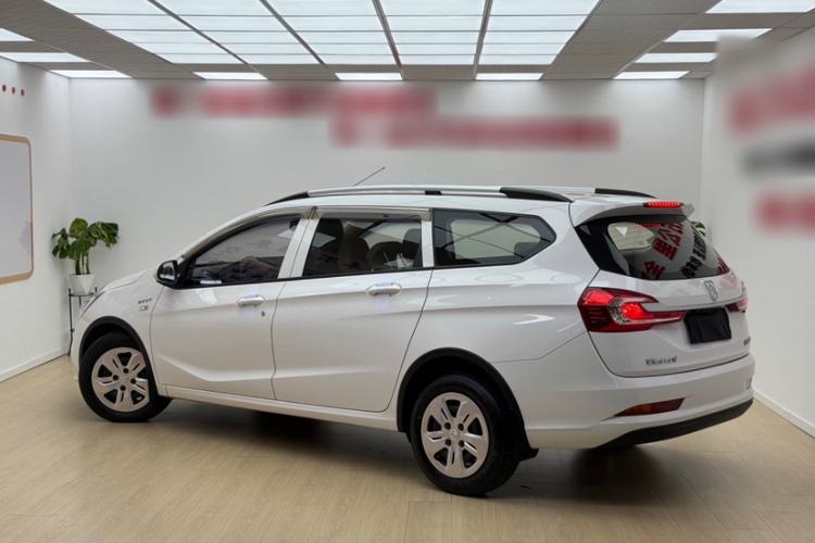 Used Baojun 310W 2017 1.5L Manual Comfort Version China VI Emission Standard Exterior 4
