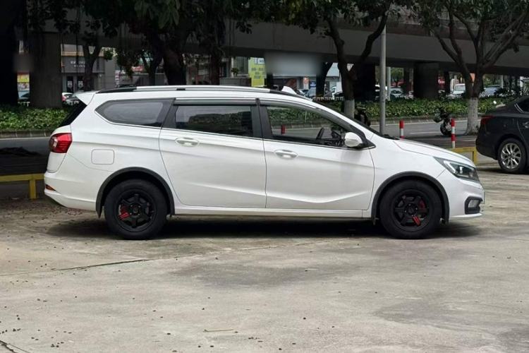 Used Baojun 310W 2017 1.5L Manual Fashion Model China V Exterior 4