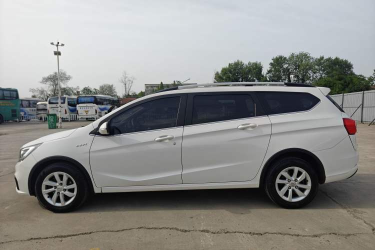 Used Baojun 310W 2017 1.5L Manual Fashion Edition China VI Exterior 4