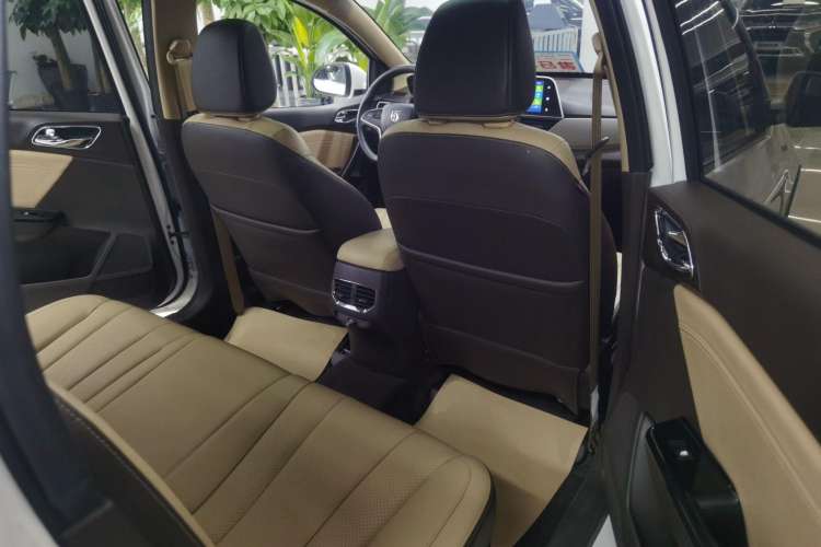 Used Baojun 310W 2017 1.5L Manual Luxury Edition China V Exterior 4