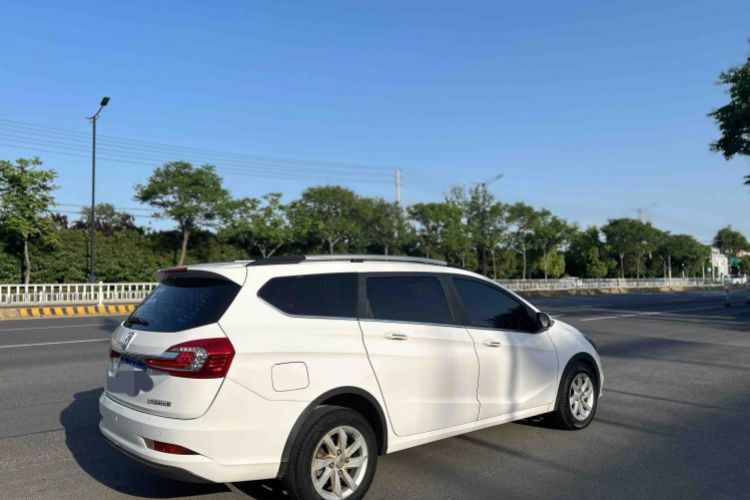 Used Baojun 310W 2017 1.5L Manual Fashion Model China V Exterior 4