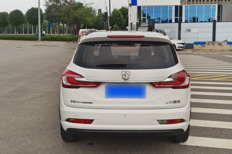 Used Baojun 310W 2017 1.5L Manual Fashion Model China V Exterior 4