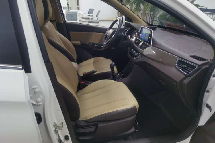 Used Baojun 310W 2017 1.5L Manual Luxury Edition China V Exterior 5