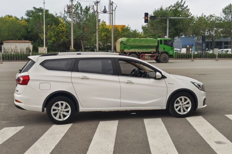 Used Baojun 310W 2017 1.5L Manual Fashion Model China V Exterior 5