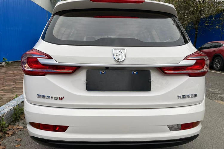 Used Baojun 310W 2017 1.5L Manual Comfort Version China VI Emission Standard Exterior 5